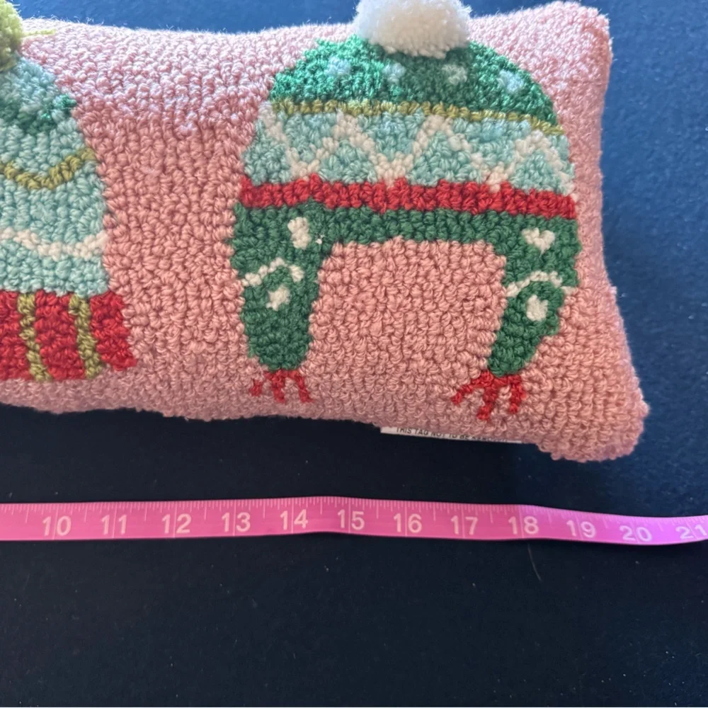Super cute winter hats pillow!! Zoom in 4 design  details, angles& measurements
